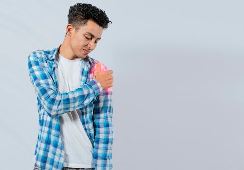 man with shoulder pain